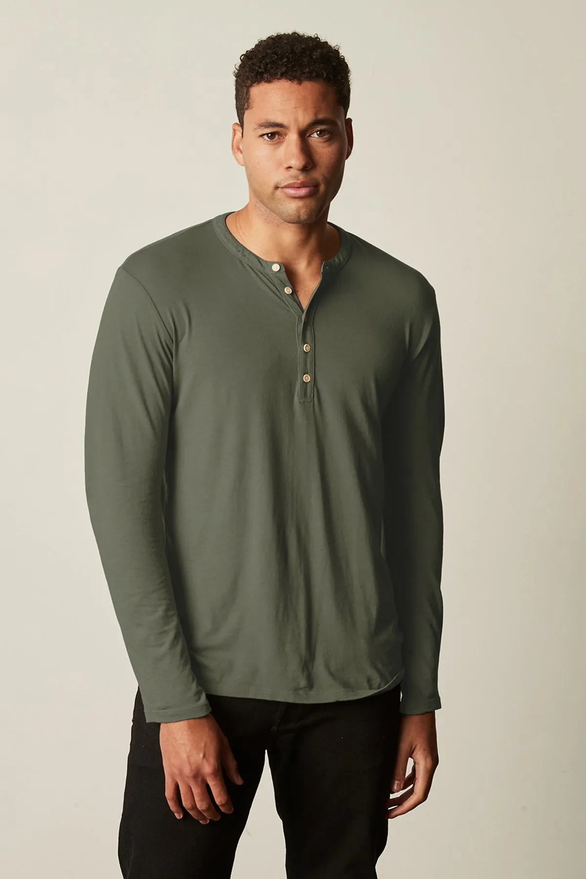 ALVARO HENLEY
