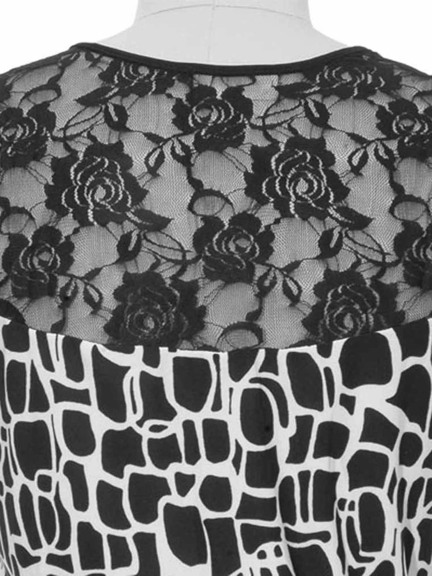 Black & White Print Empire Waist Sleeveless Dress With Lace Back Size Medium