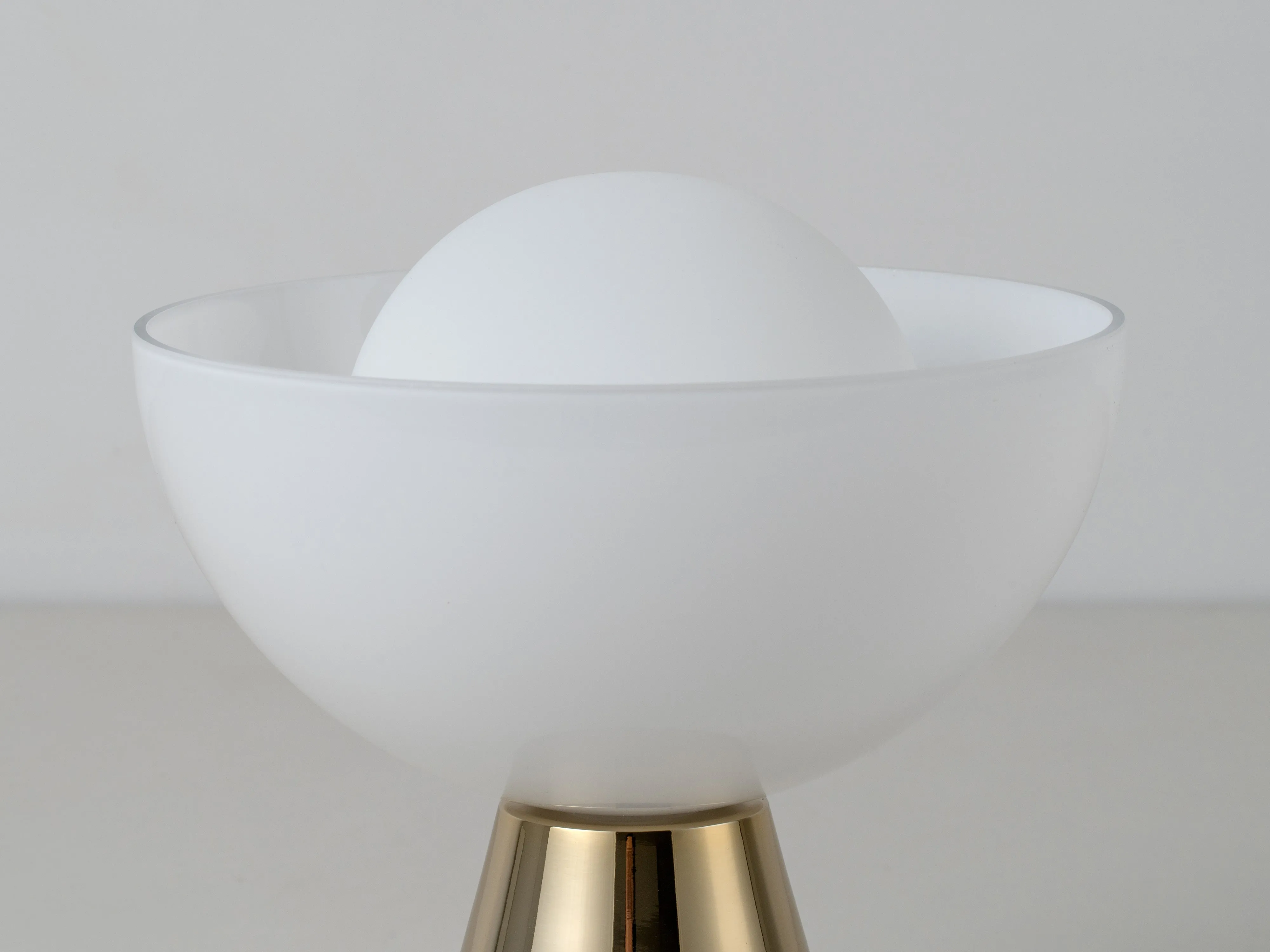 Brass dome cordless table lamp