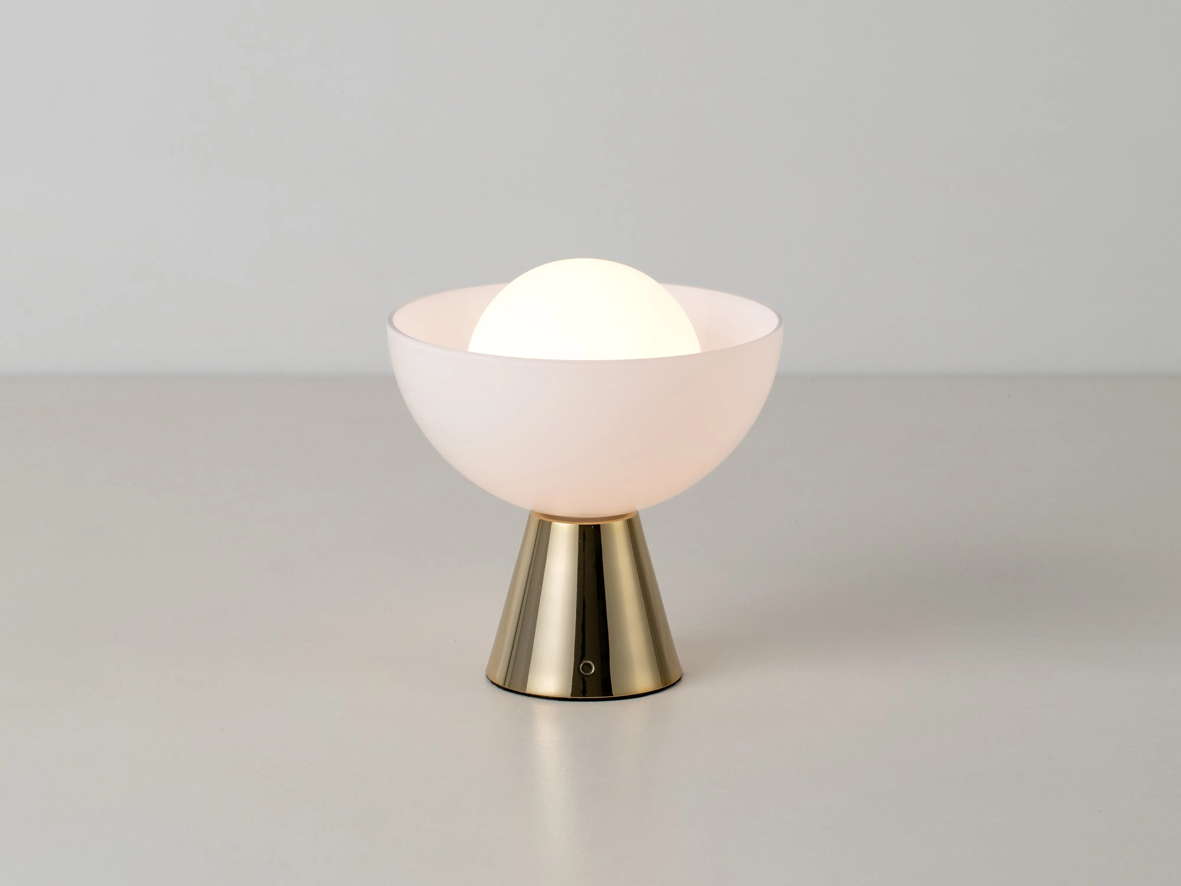 Brass dome cordless table lamp