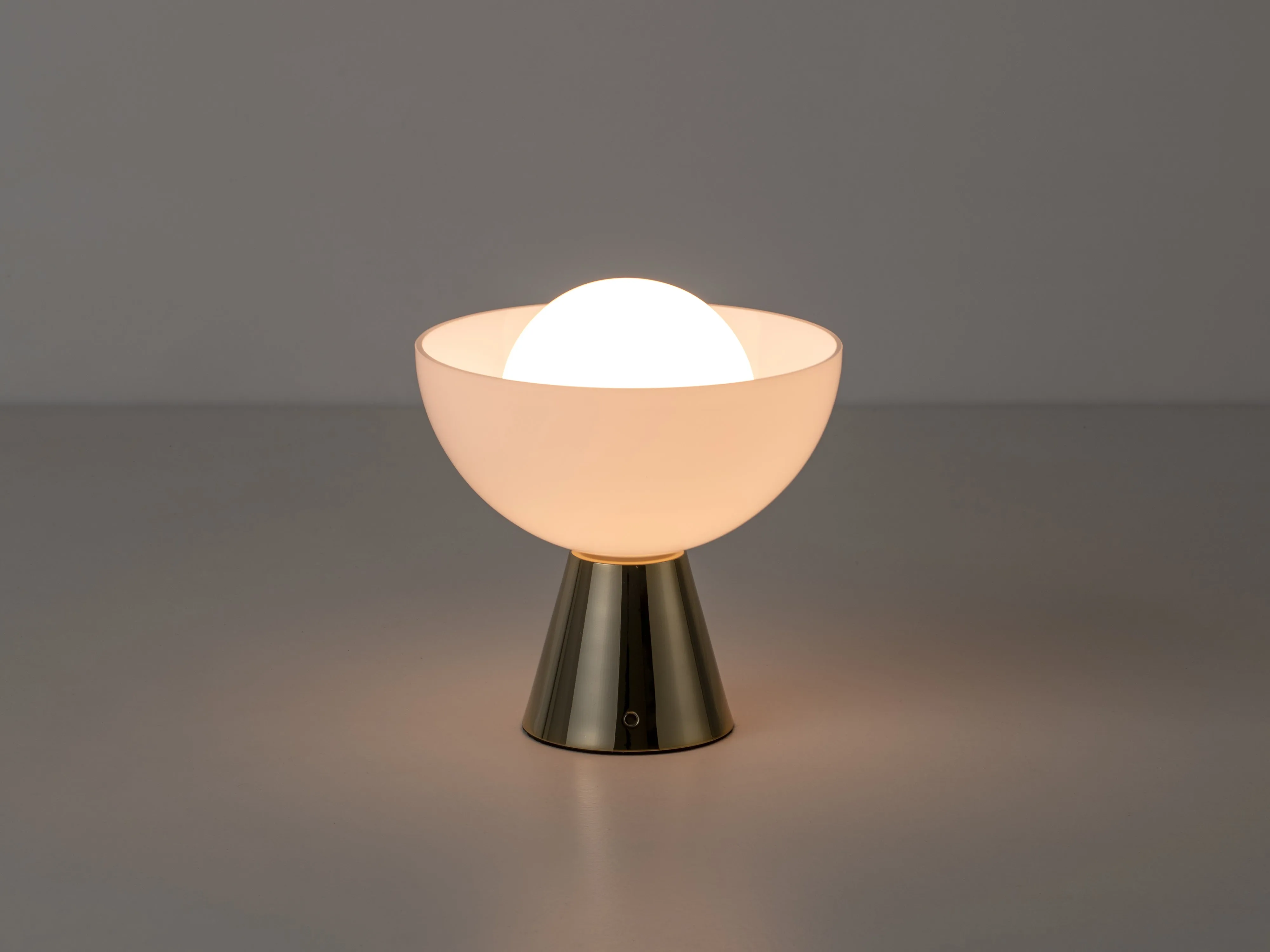 Brass dome cordless table lamp