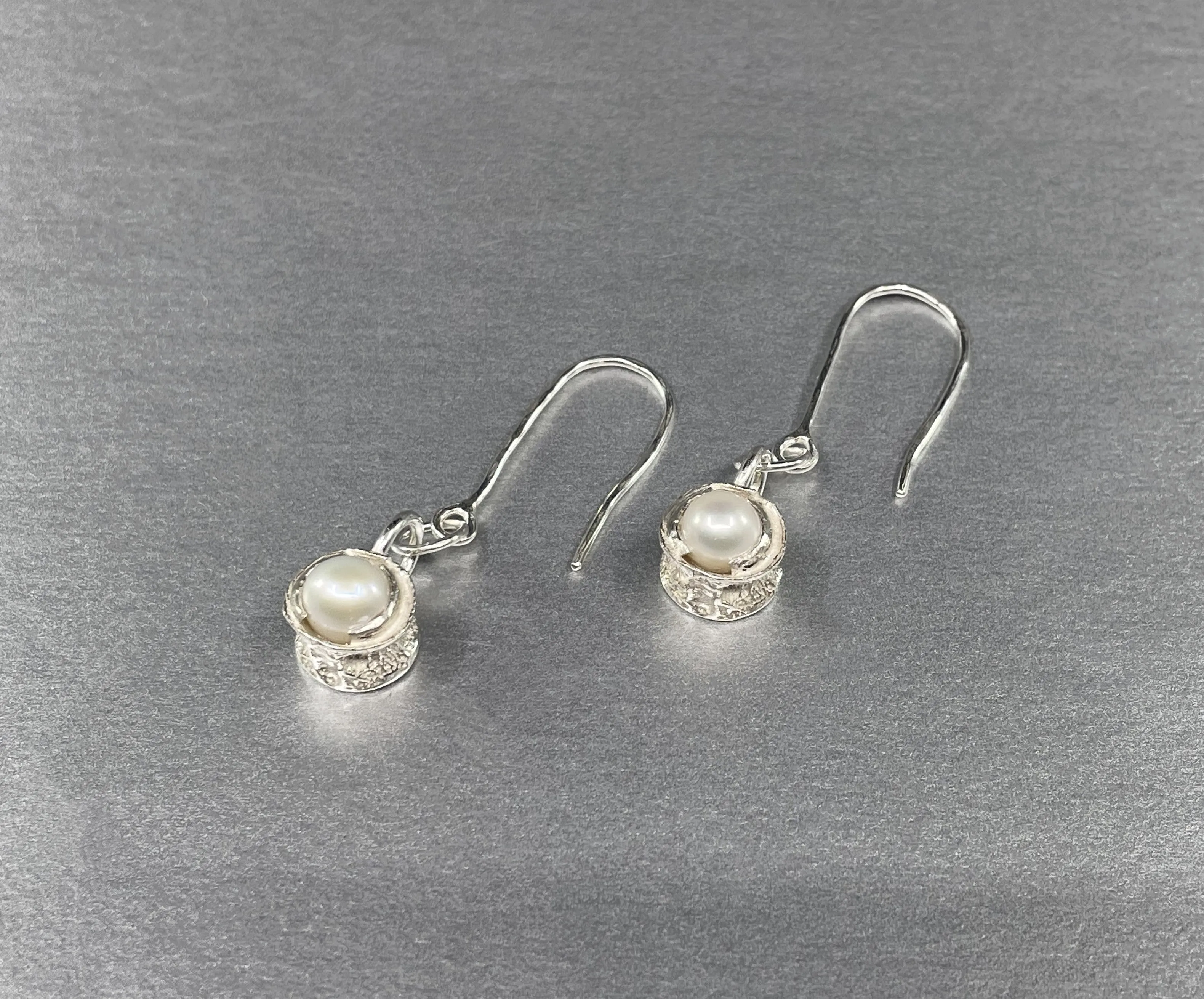 (F) ER - Asoyuf; Silver, Salmon Vertebrae, Pearl