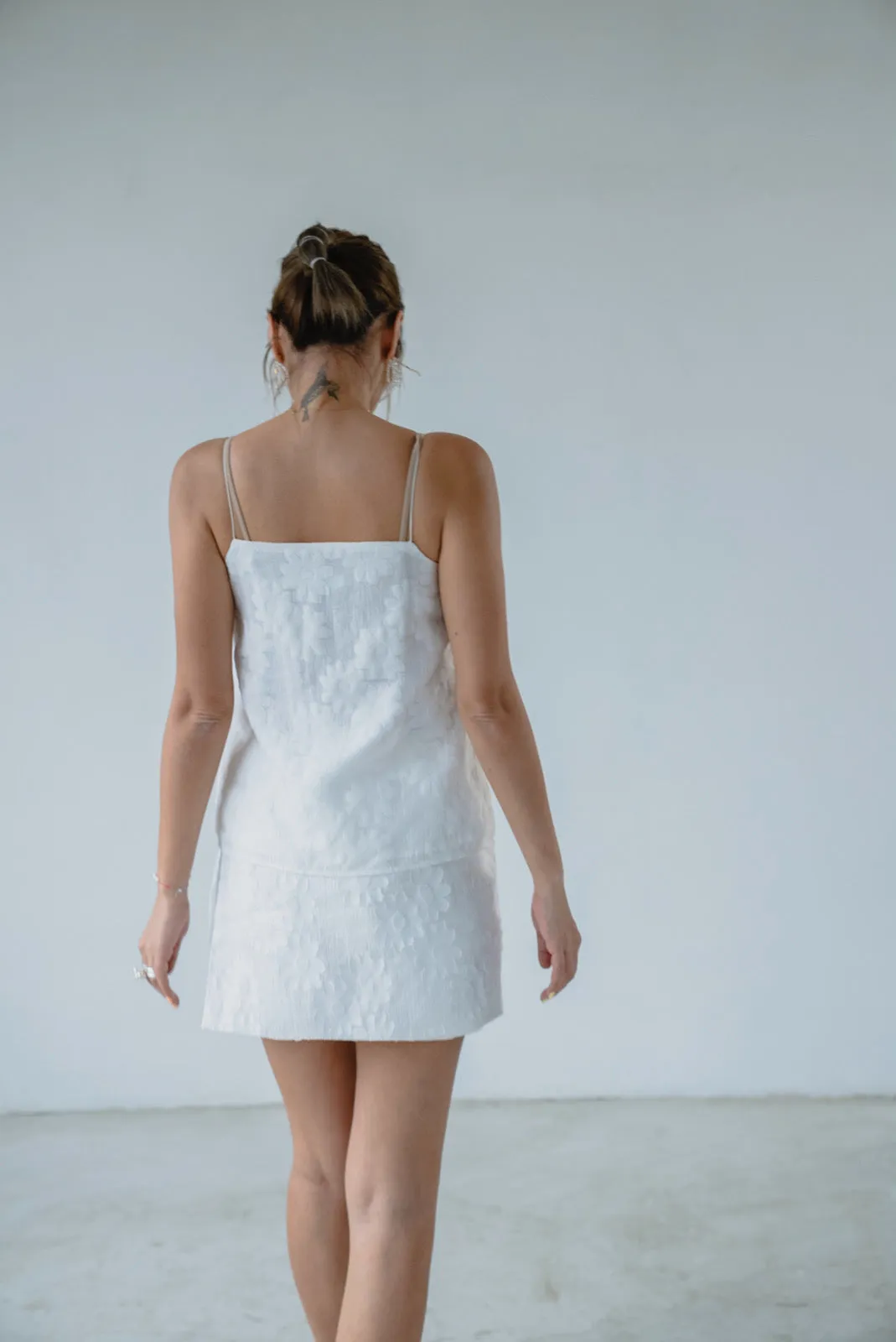 WHITE DAISY SILKY VEST ⭐️ *LAST ONE*