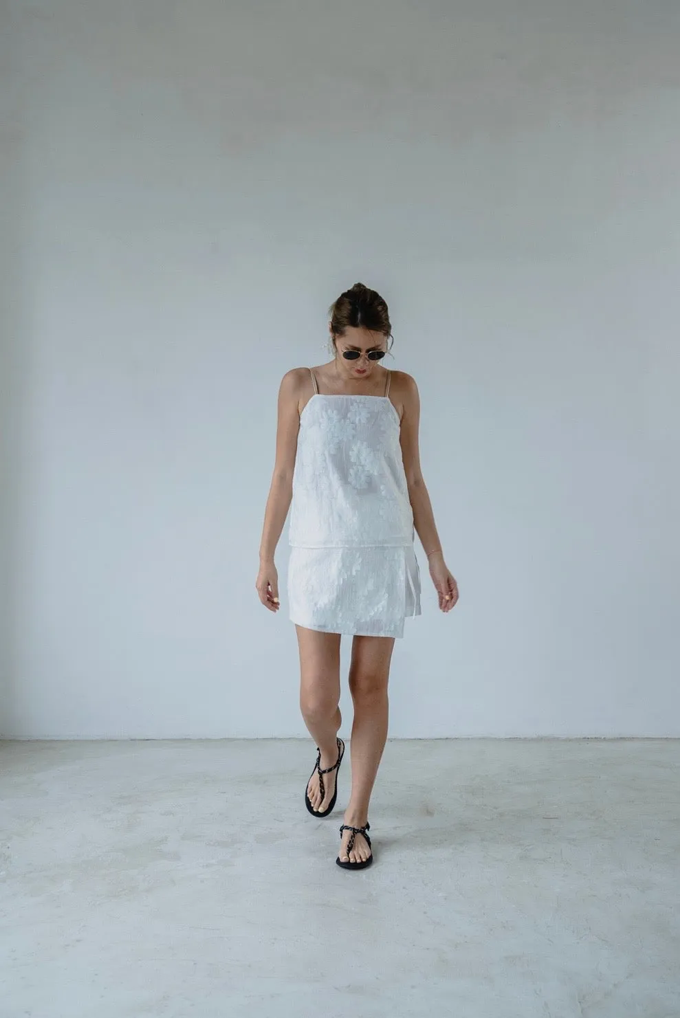 WHITE DAISY SILKY VEST ⭐️ *LAST ONE*